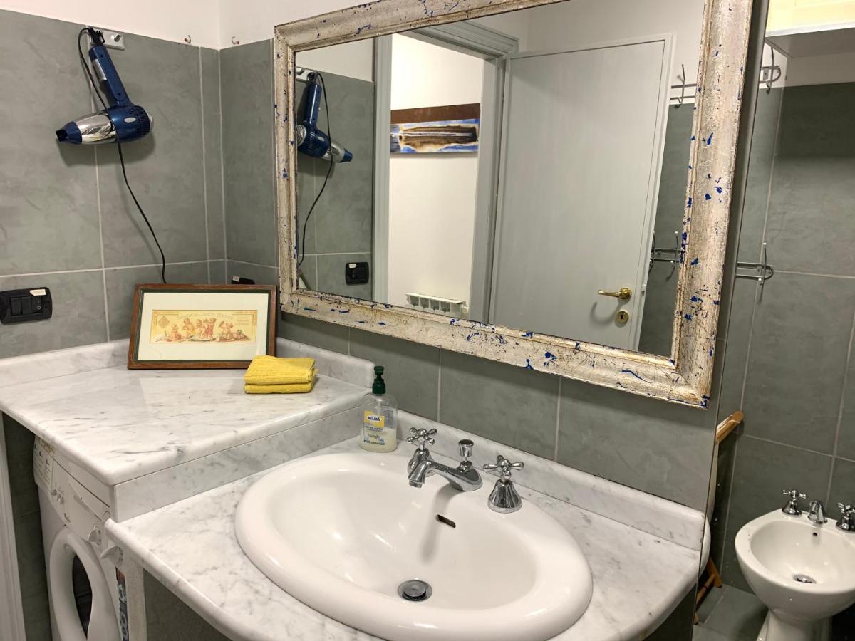 Sunray By The Sea Apartment Леванто Екстериор снимка