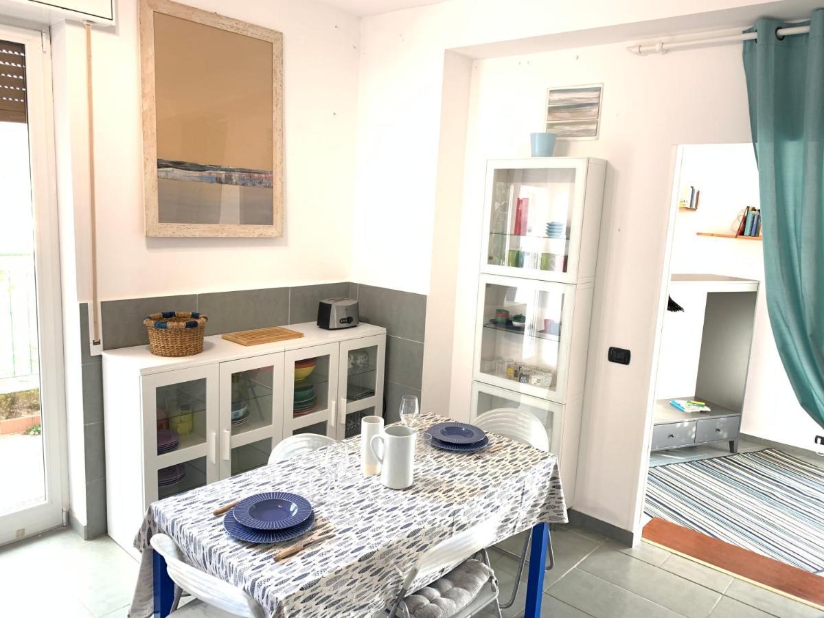 Sunray By The Sea Apartment Леванто Екстериор снимка